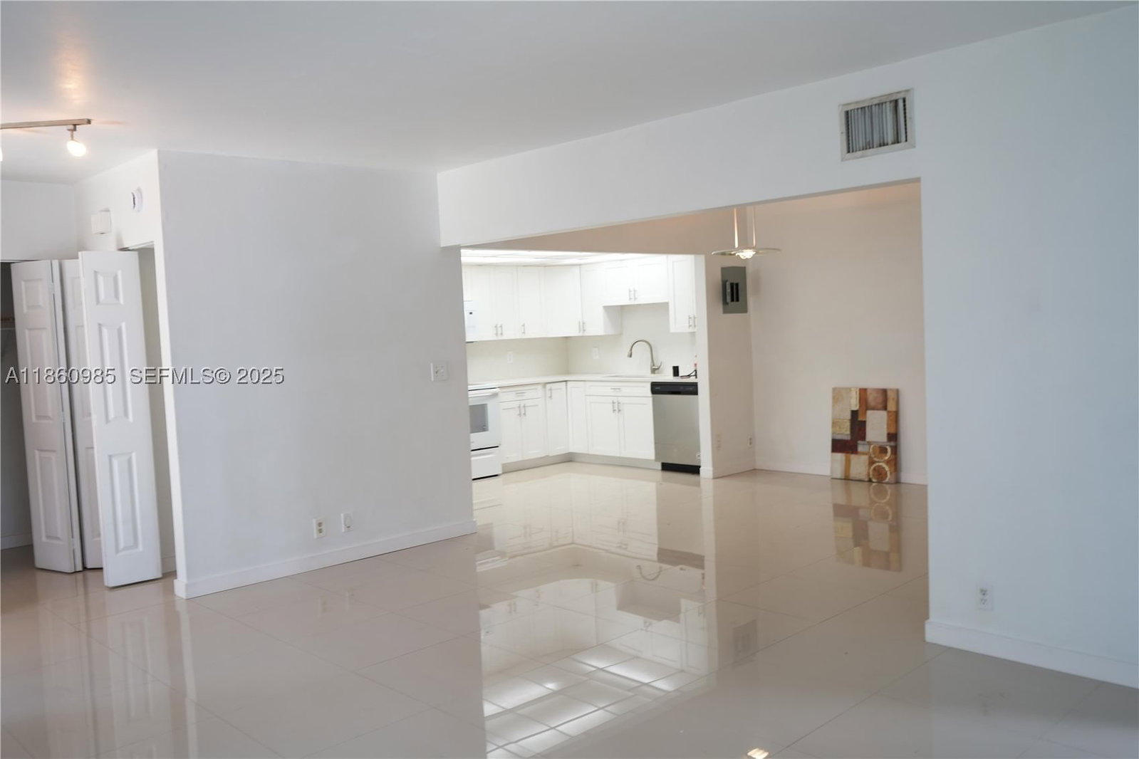 Real estate property located at 2800 University Dr #2A, Broward, University Village East I, Davie, FL