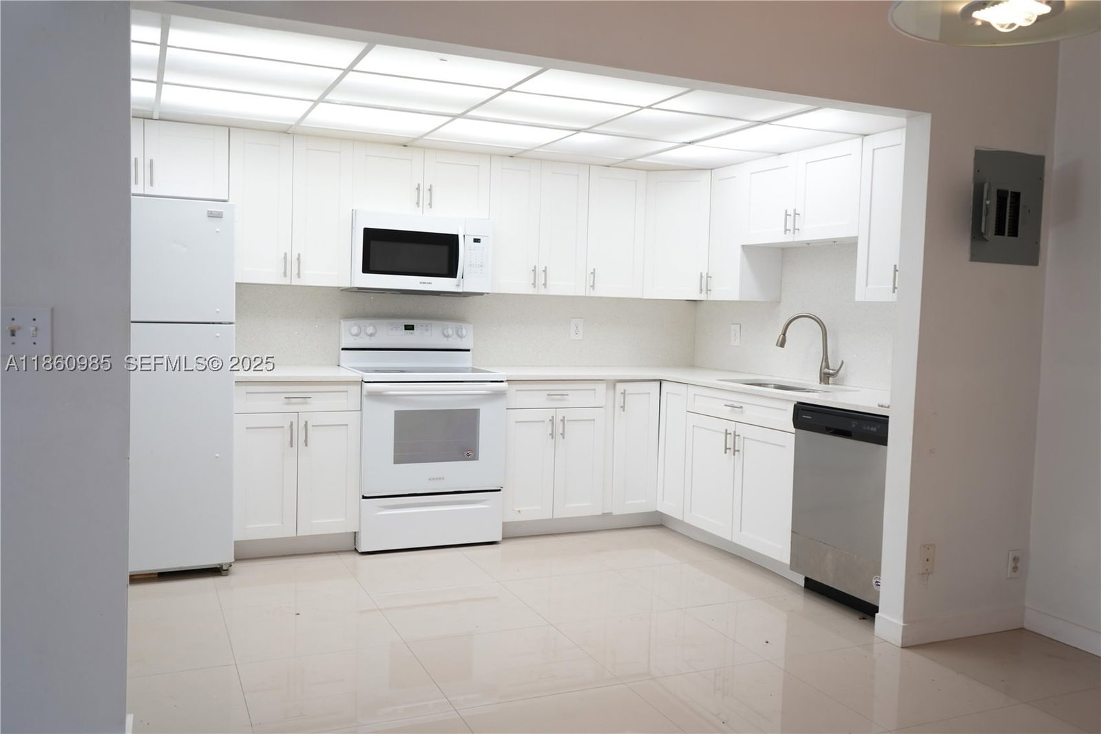 Real estate property located at 2800 University Dr #2A, Broward, University Village East I, Davie, FL