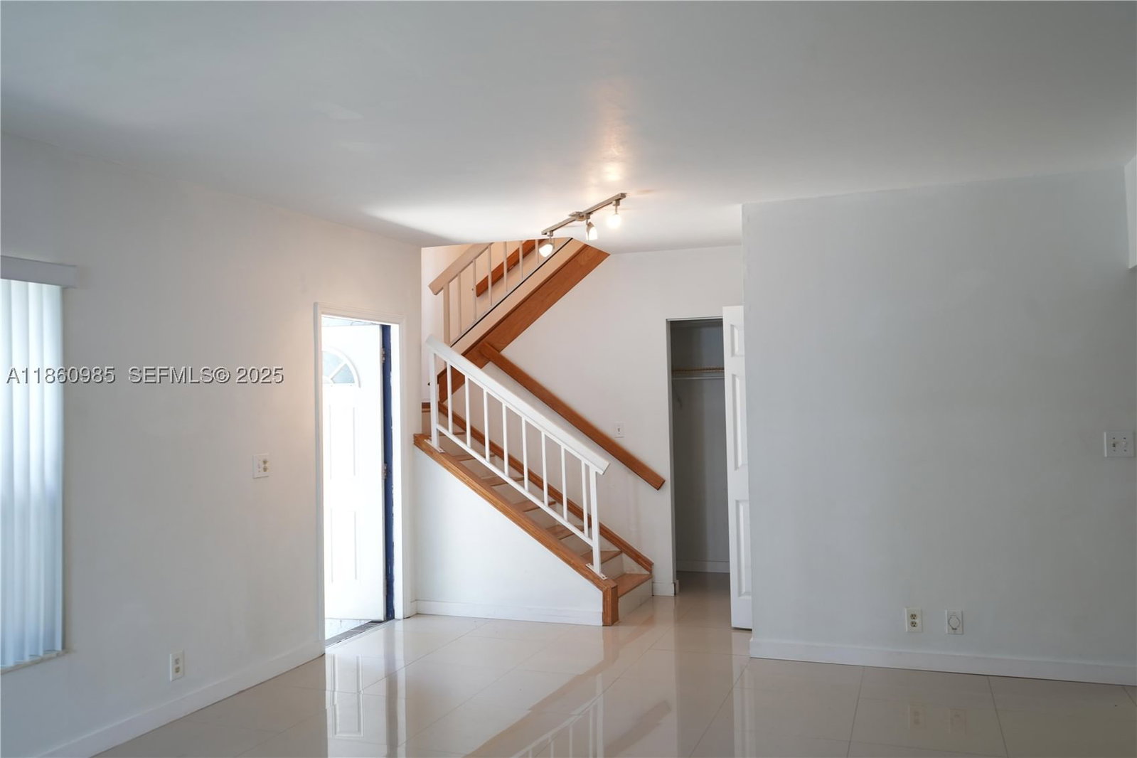 Real estate property located at 2800 University Dr #2A, Broward, University Village East I, Davie, FL
