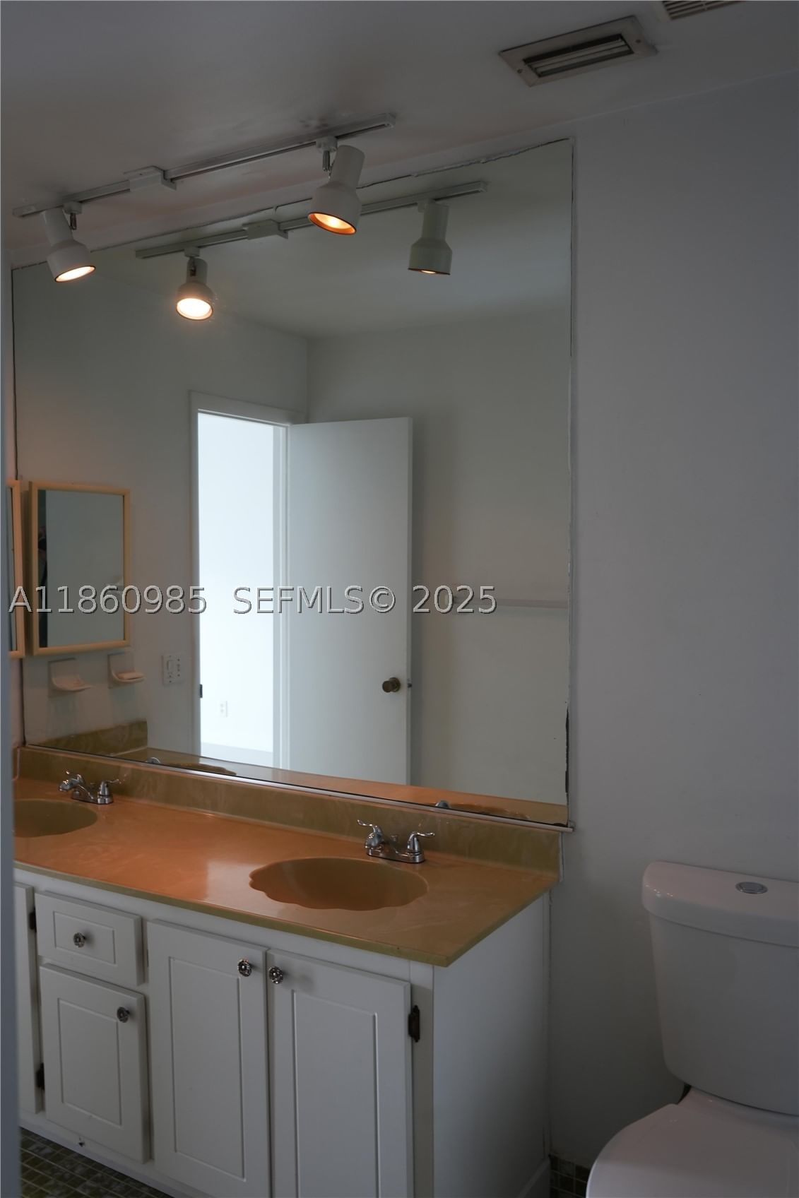 Real estate property located at 2800 University Dr #2A, Broward, University Village East I, Davie, FL
