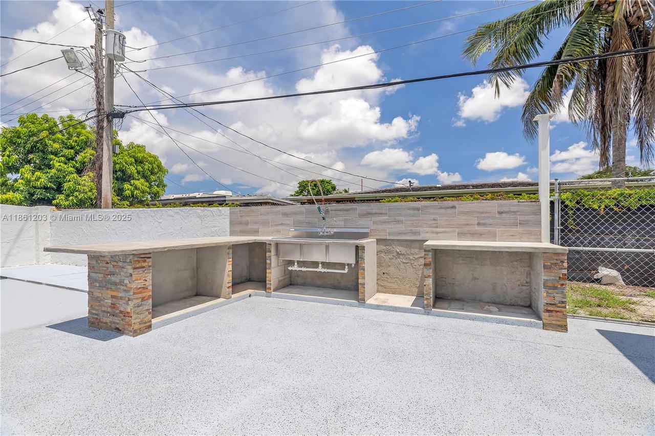 Real estate property located at 17201 37th Ave, Miami-dade, Myrtle Grove 1st Addn, Miami Gardens, FL