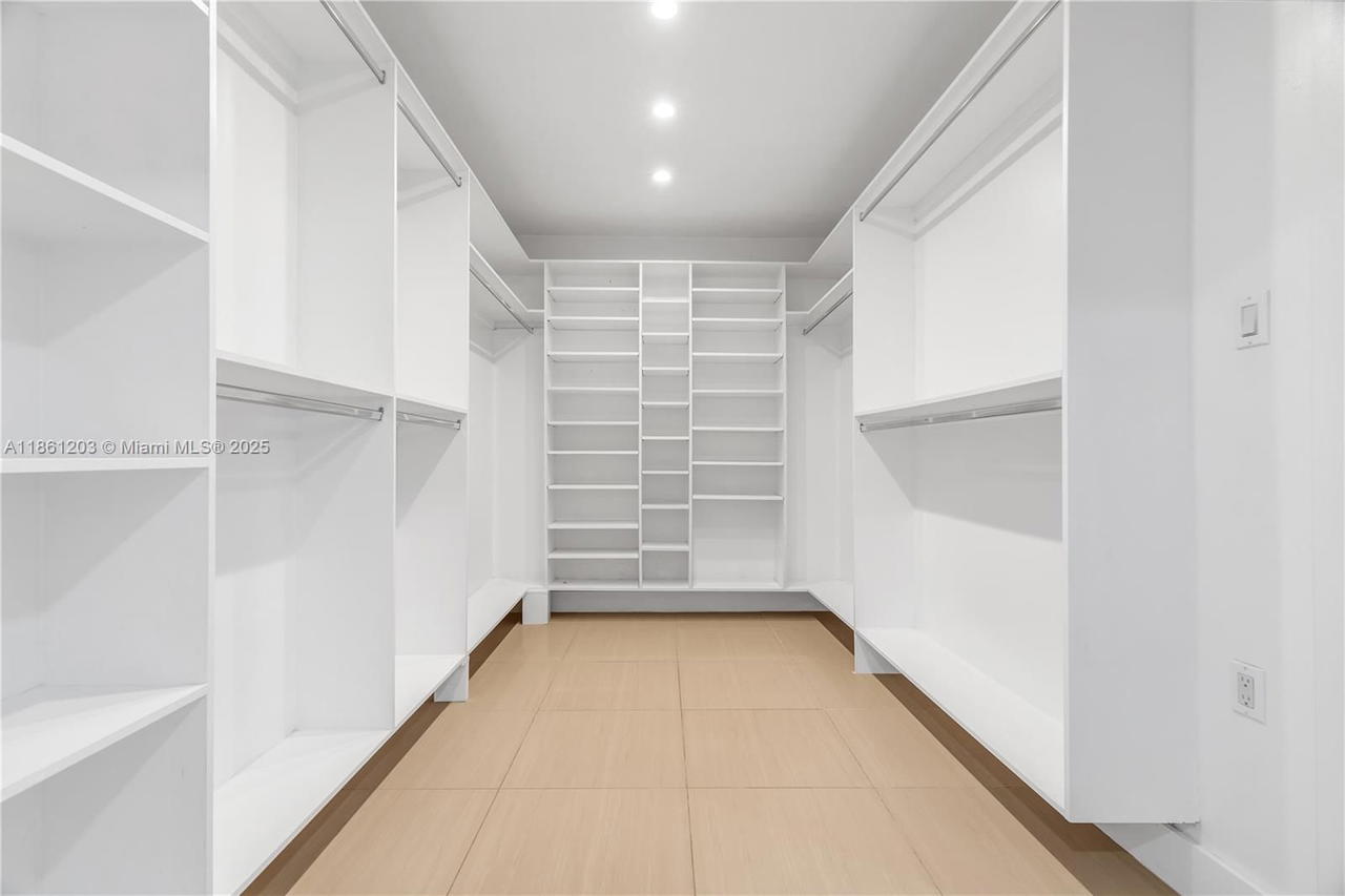 Real estate property located at 17201 37th Ave, Miami-dade, Myrtle Grove 1st Addn, Miami Gardens, FL