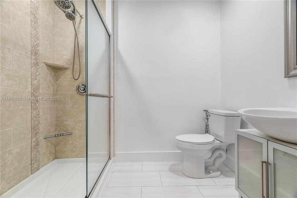Real estate property located at 17201 37th Ave, Miami-dade, Myrtle Grove 1st Addn, Miami Gardens, FL