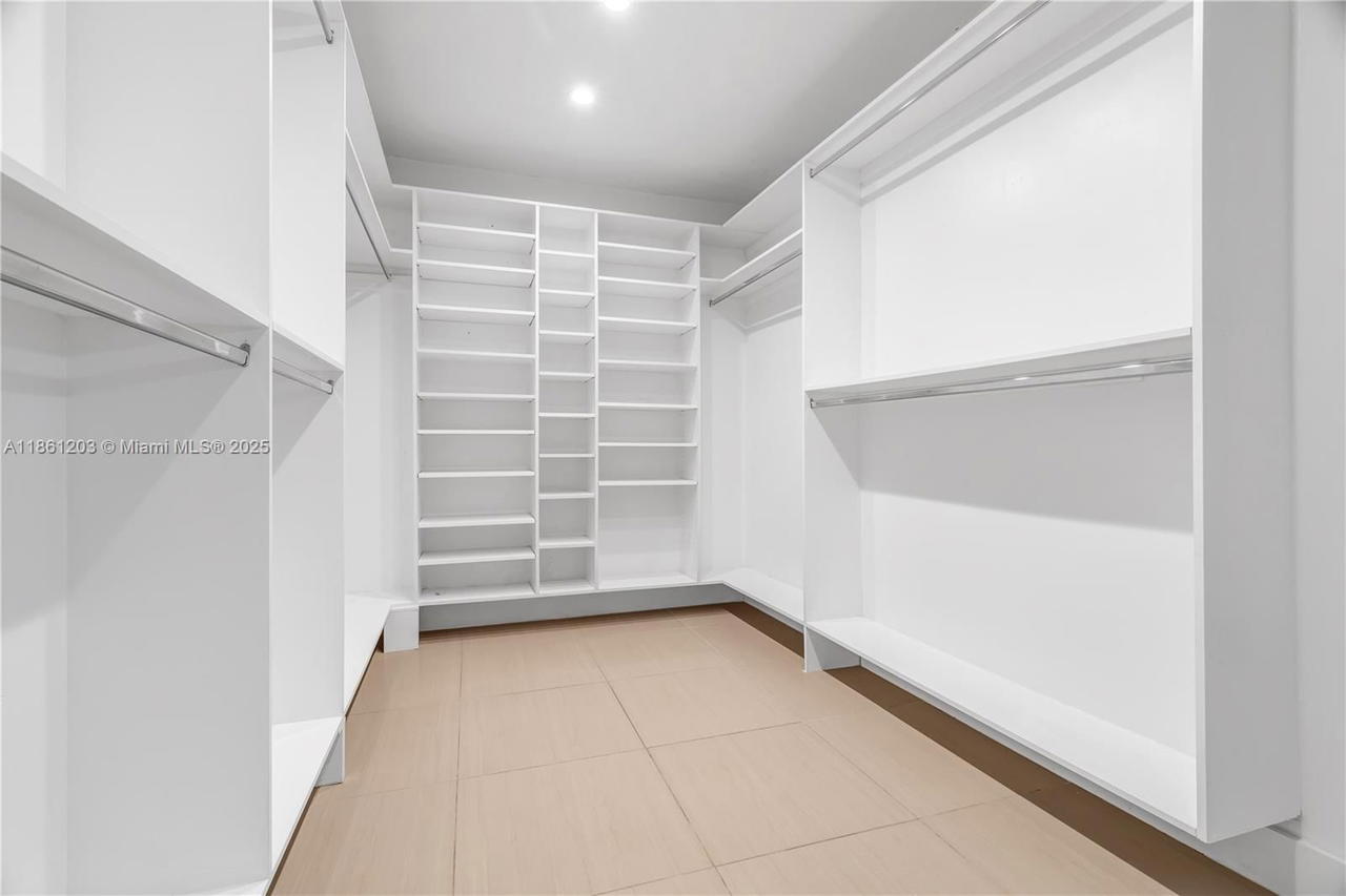 Real estate property located at 17201 37th Ave, Miami-dade, Myrtle Grove 1st Addn, Miami Gardens, FL