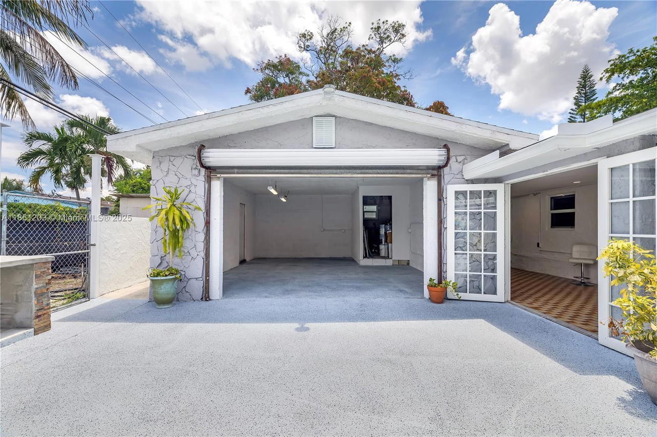 Real estate property located at 17201 37th Ave, Miami-dade, Myrtle Grove 1st Addn, Miami Gardens, FL