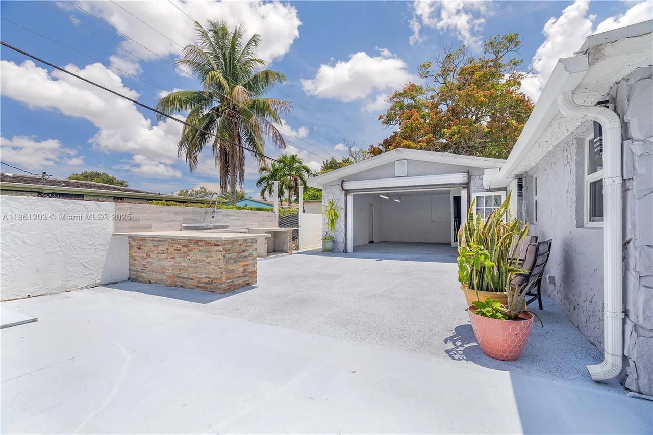 Real estate property located at 17201 37th Ave, Miami-dade, Myrtle Grove 1st Addn, Miami Gardens, FL