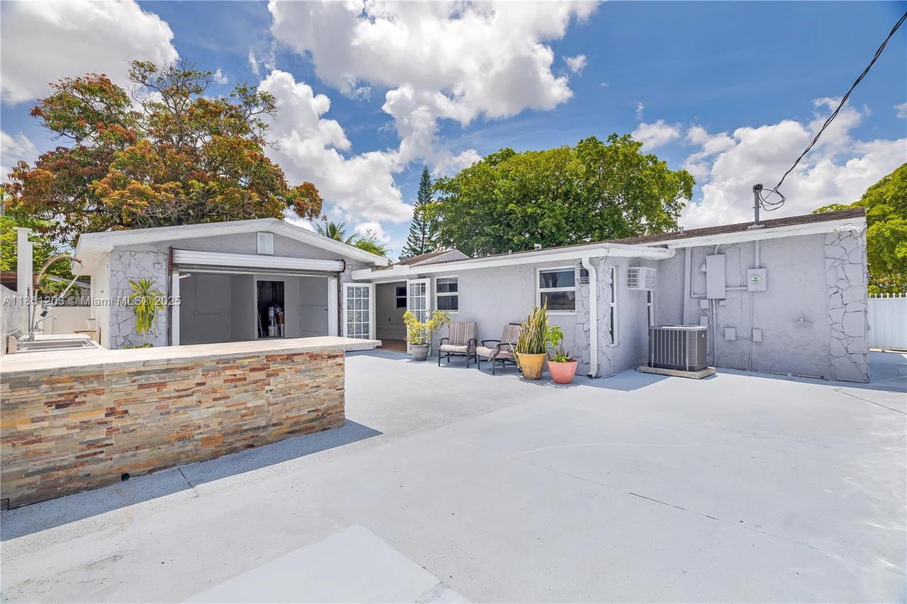 Real estate property located at 17201 37th Ave, Miami-dade, Myrtle Grove 1st Addn, Miami Gardens, FL