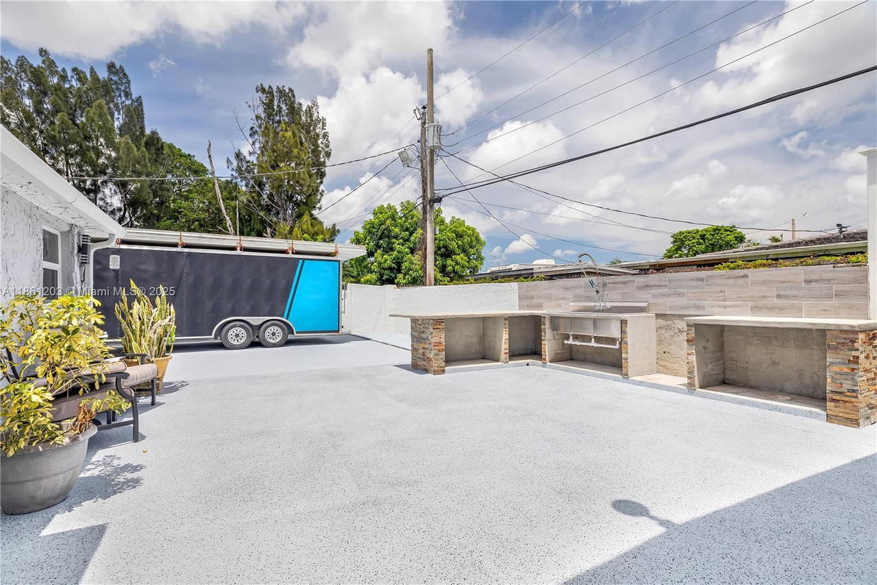 Real estate property located at 17201 37th Ave, Miami-dade, Myrtle Grove 1st Addn, Miami Gardens, FL