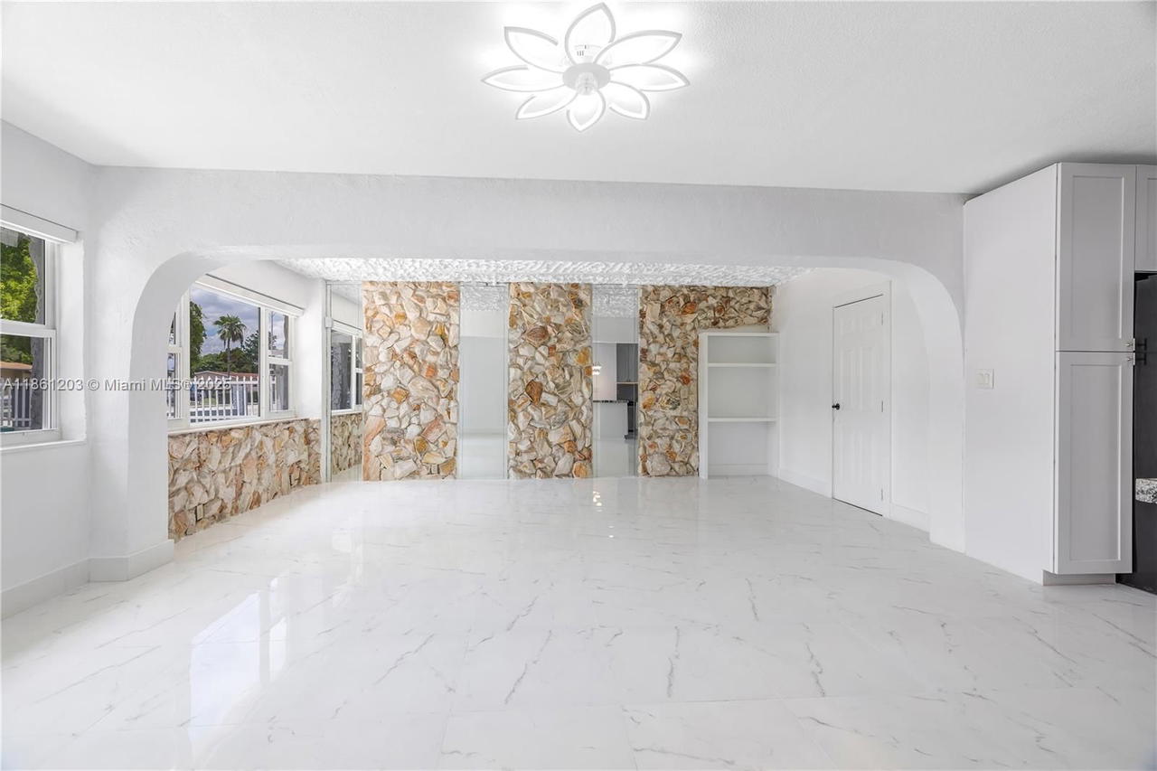 Real estate property located at 17201 37th Ave, Miami-dade, Myrtle Grove 1st Addn, Miami Gardens, FL