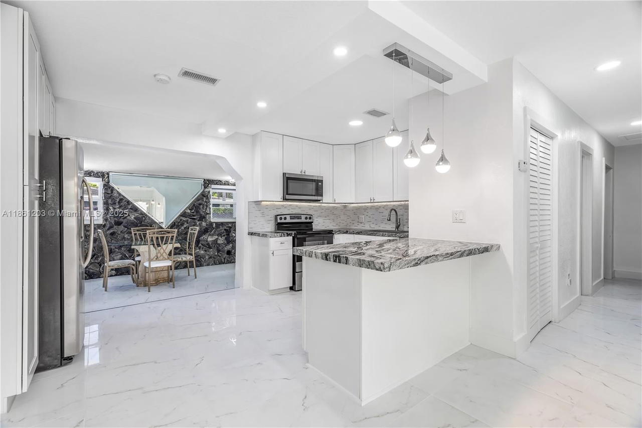 Real estate property located at 17201 37th Ave, Miami-dade, Myrtle Grove 1st Addn, Miami Gardens, FL