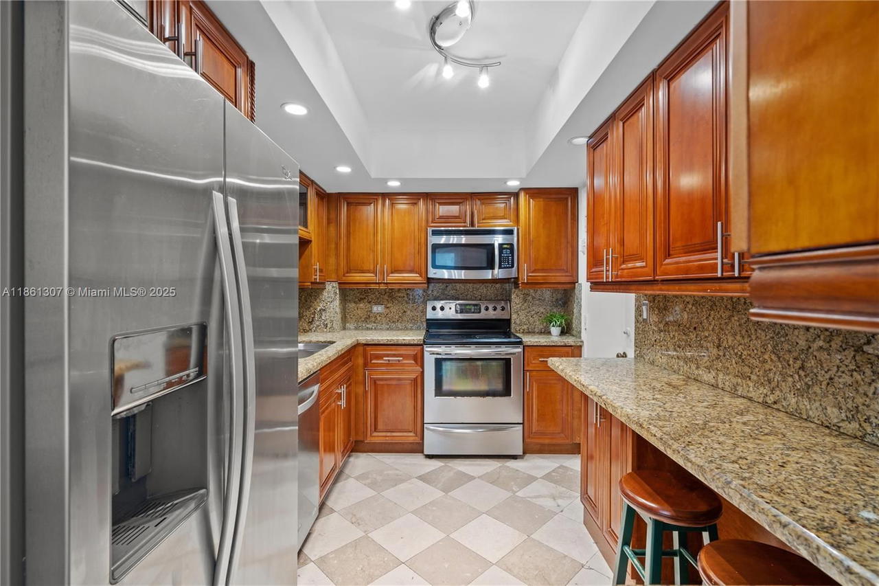 Real estate property located at 5005 Collins Ave #615, Miami-dade, The Carriage Club North C, Miami Beach, FL