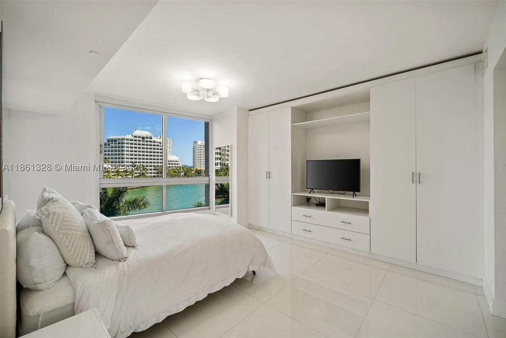 Real estate property located at 495 Brickell Ave #402, Miami-dade, Icon Brickell No Two, Miami, FL