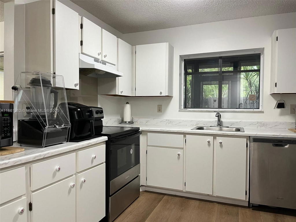 Real estate property located at 640 Woodgate Ln A, Broward, Woodgate Condominium 14, Sunrise, FL