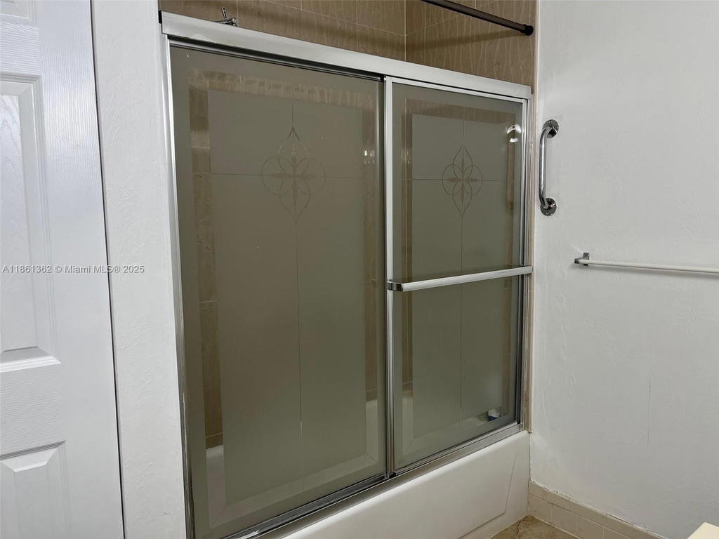 Real estate property located at 640 Woodgate Ln A, Broward, Woodgate Condominium 14, Sunrise, FL