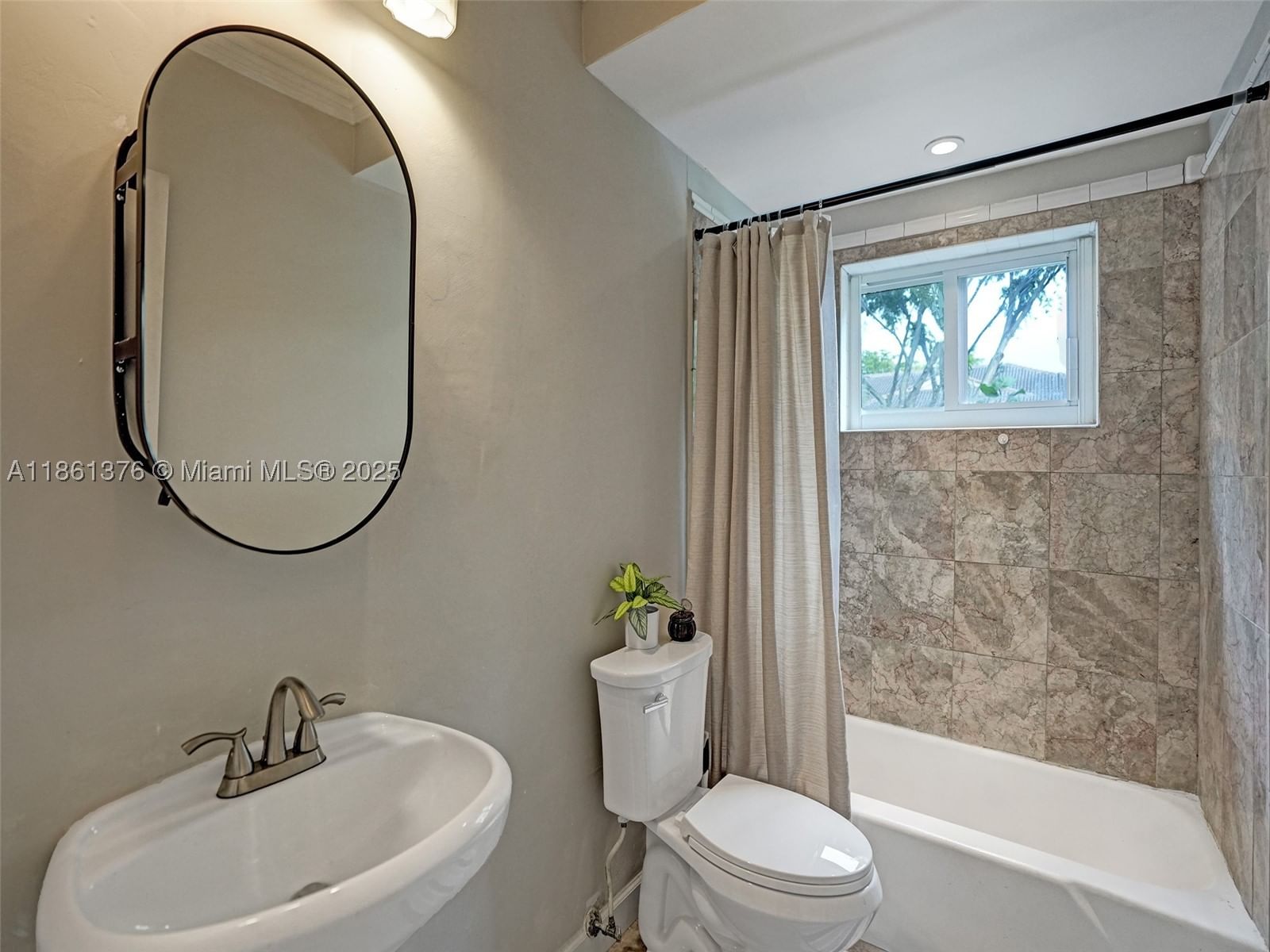 Real estate property located at 4900 WASHINGTON ST #203, Broward, Hillcrest Country Club Ap, Hollywood, FL