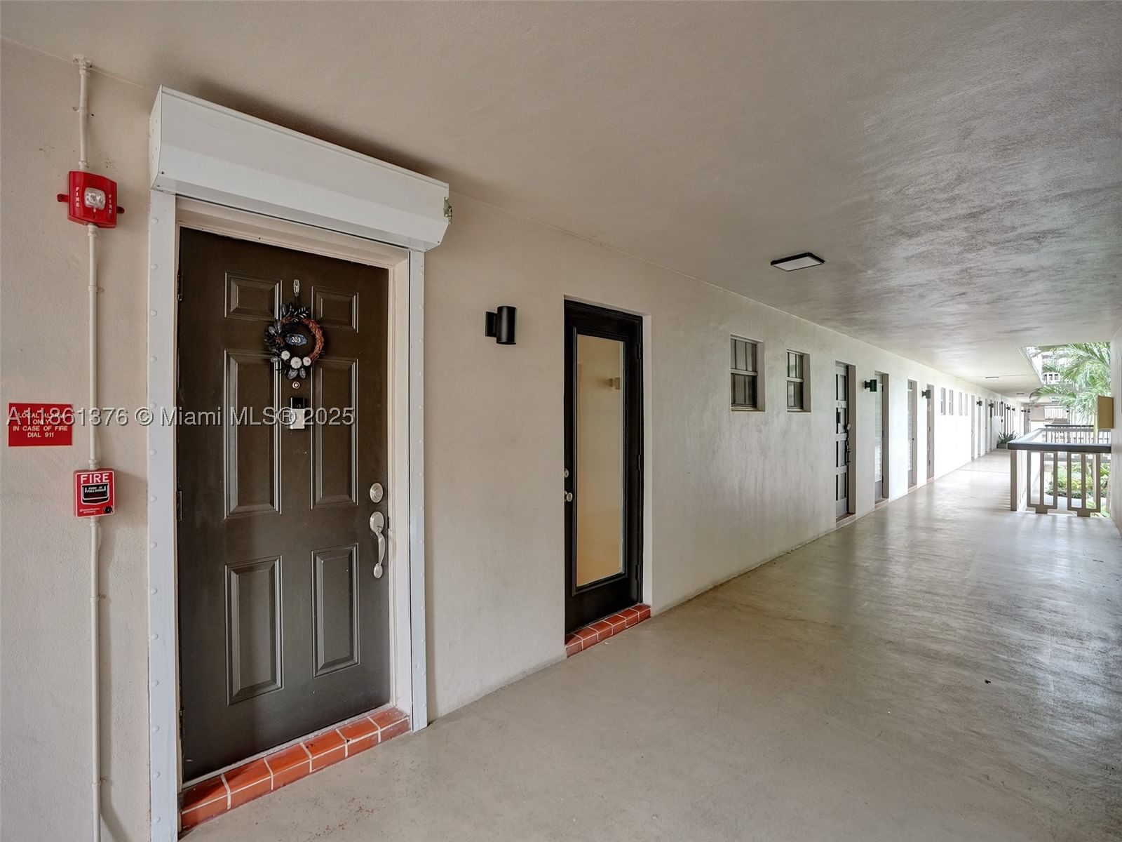 Real estate property located at 4900 WASHINGTON ST #203, Broward, Hillcrest Country Club Ap, Hollywood, FL