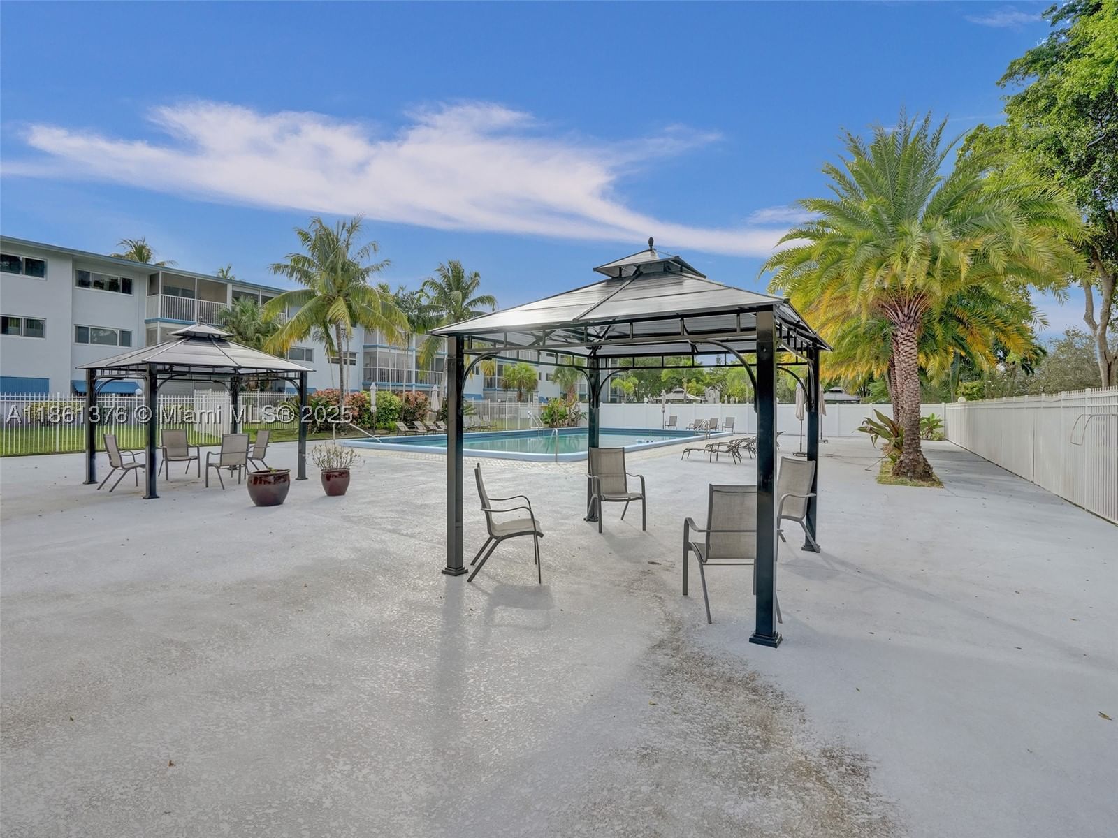 Real estate property located at 4900 WASHINGTON ST #203, Broward, Hillcrest Country Club Ap, Hollywood, FL
