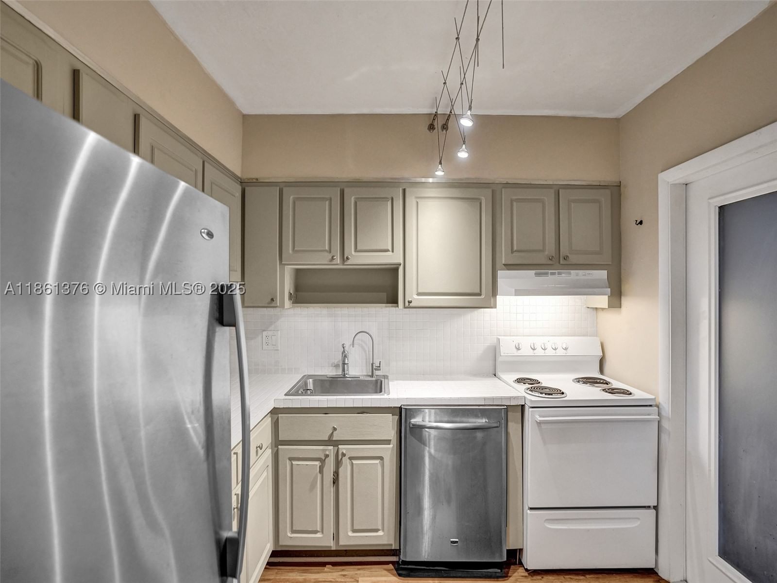 Real estate property located at 4900 WASHINGTON ST #203, Broward, Hillcrest Country Club Ap, Hollywood, FL