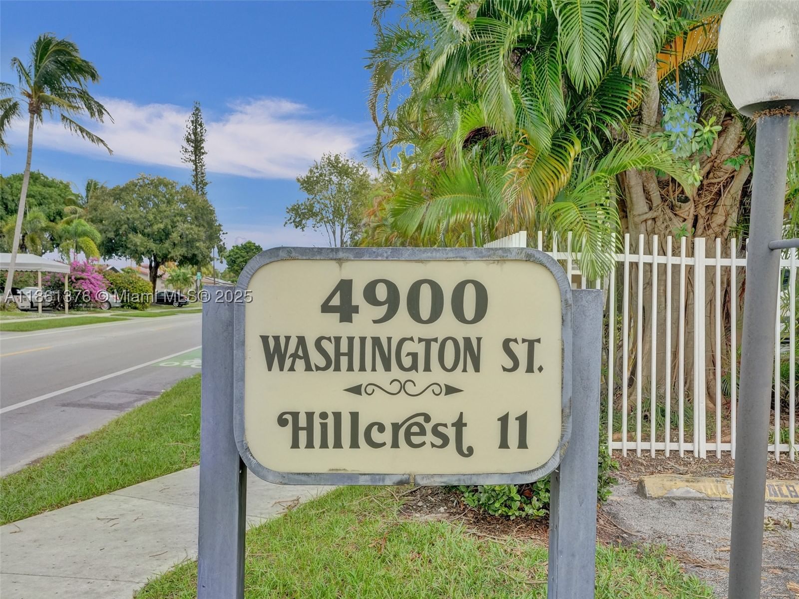 Real estate property located at 4900 WASHINGTON ST #203, Broward, Hillcrest Country Club Ap, Hollywood, FL