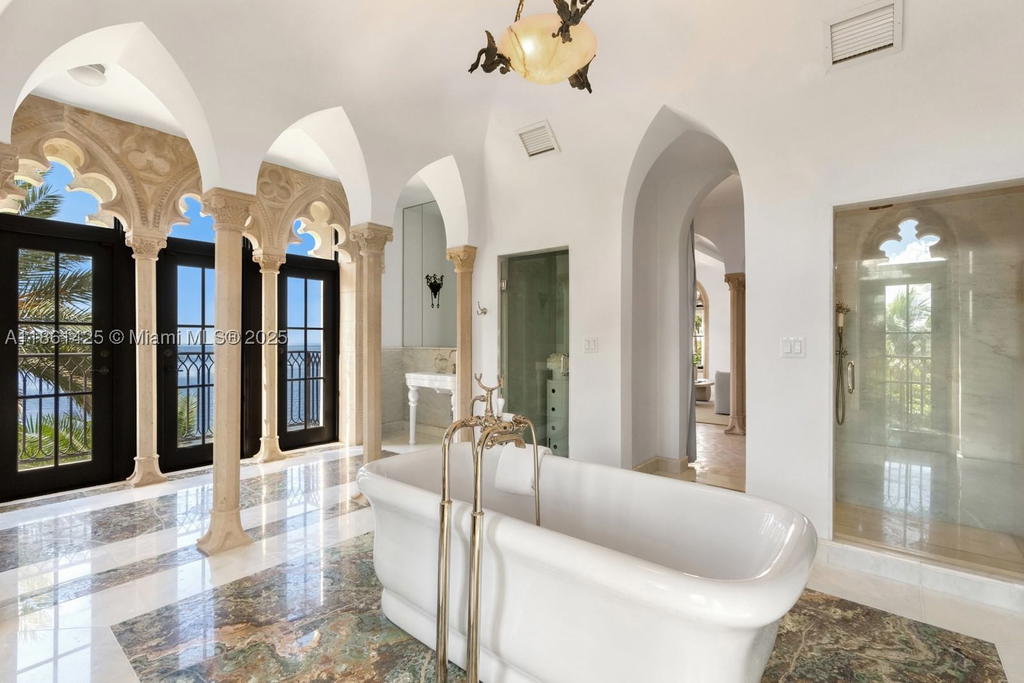 Real estate property located at 1840 Bayshore Ln, Miami-dade, Tenzer Plat, Miami, FL