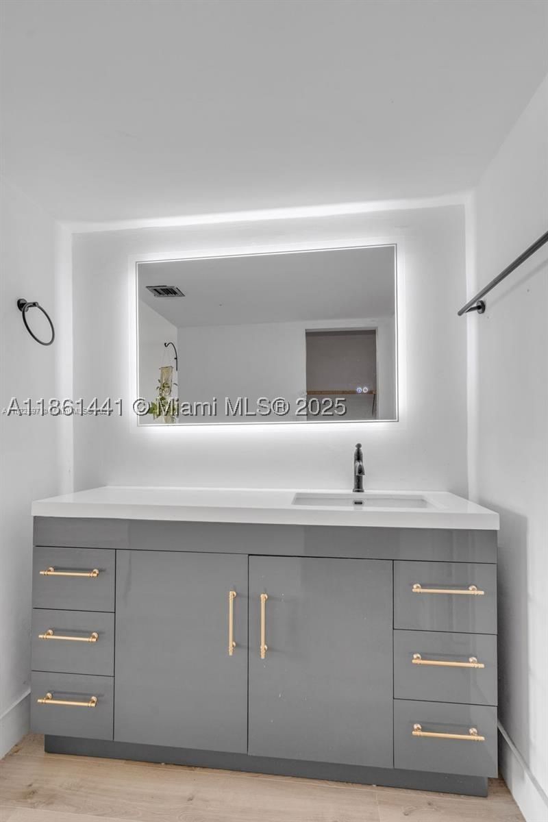 Real estate property located at 6900 Bay Dr #11F, Miami-dade, Stanton House Condo, Miami Beach, FL