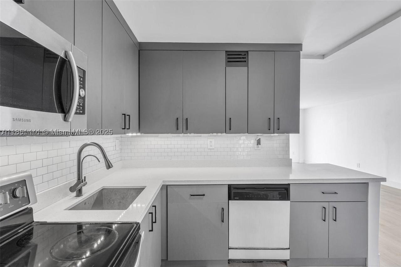 Real estate property located at 6900 Bay Dr #11F, Miami-dade, Stanton House Condo, Miami Beach, FL