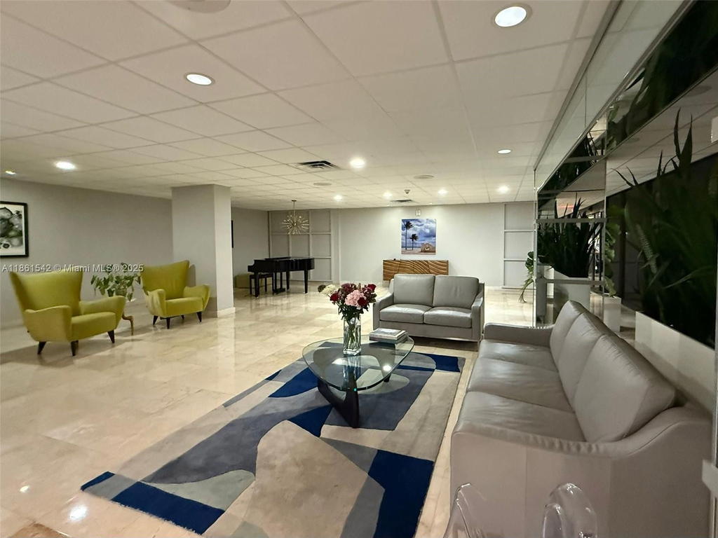 Real estate property located at 4350 Hillcrest Dr #112, Broward, Hillcrest East No 22 Cond, Hollywood, FL