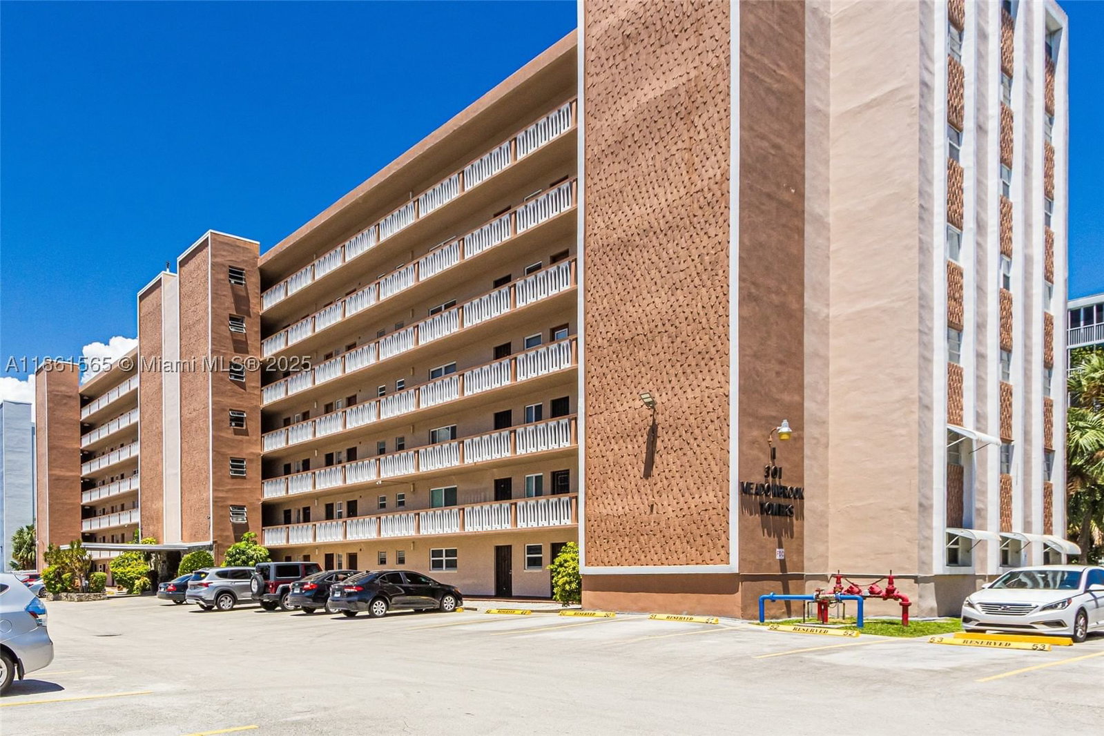 Real estate property located at 301 14th Ave #108, Broward, Meadowbrook Towers Condo, Hallandale Beach, FL