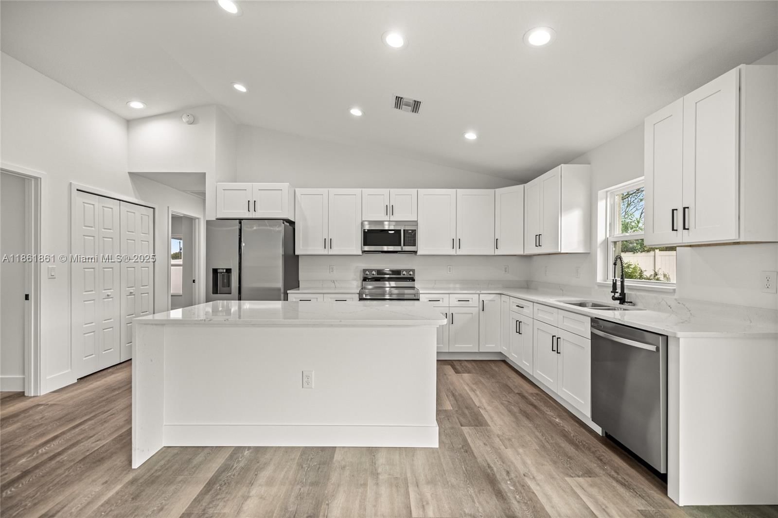 Real estate property located at 31 Juniper Dr, Marion, Silver Springs Shores, Ocala, FL