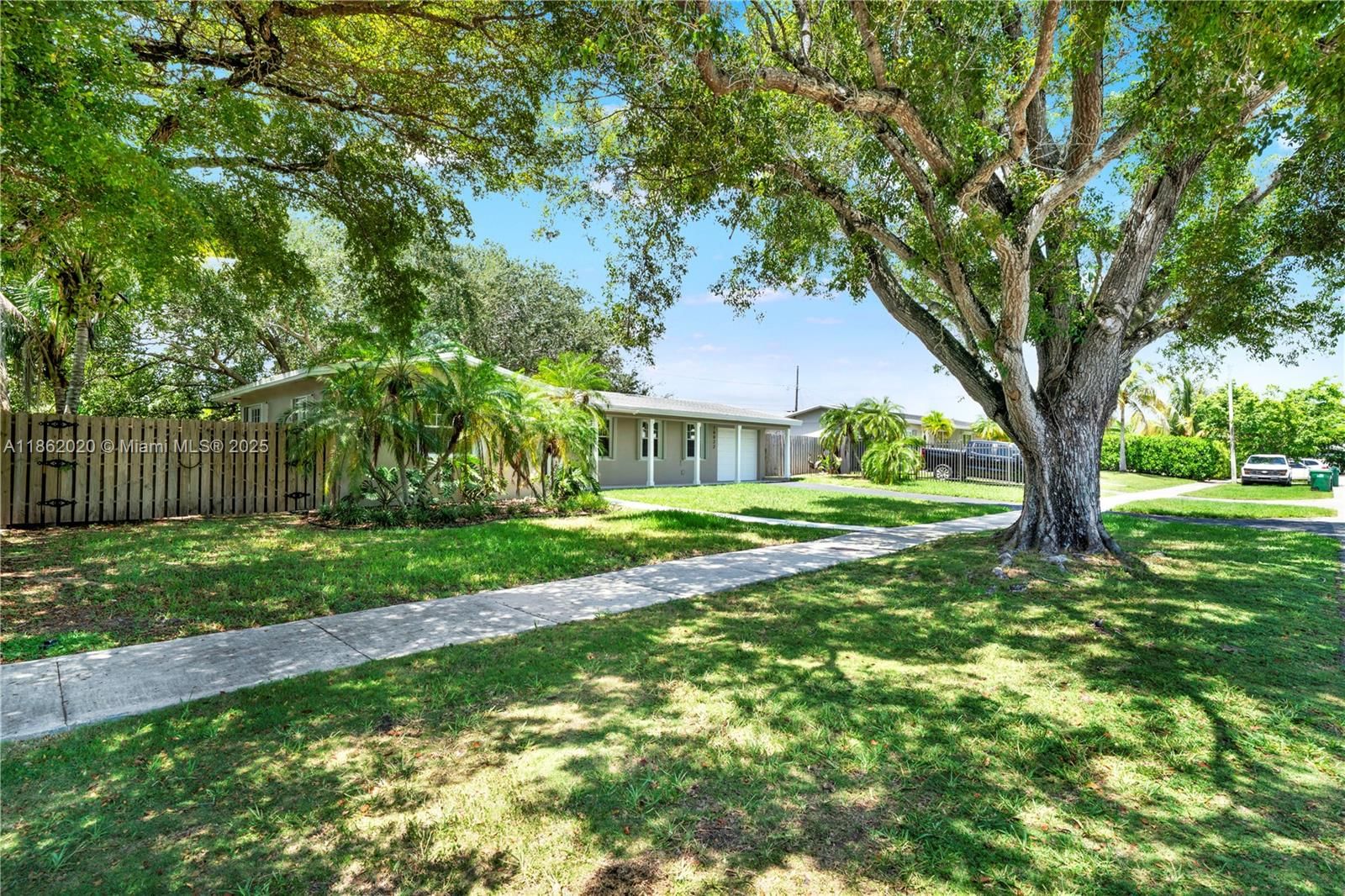 Real estate property located at 16022 98th Ave, Miami-dade, Palmetto Country Club Est, Miami, FL