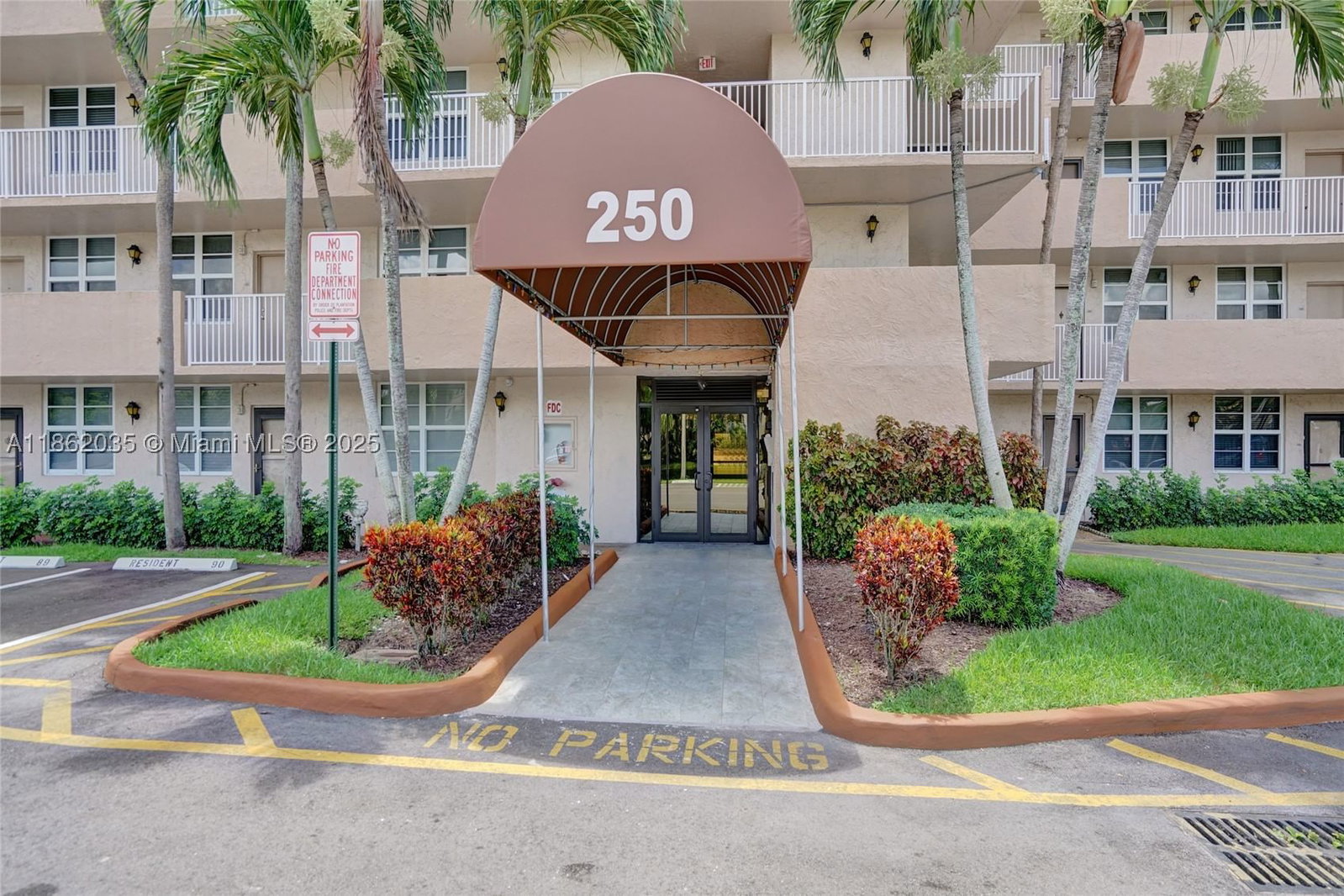 Real estate property located at 250 Jacaranda Dr #206, Broward, Coronado At Jacaranda Pha, Plantation, FL