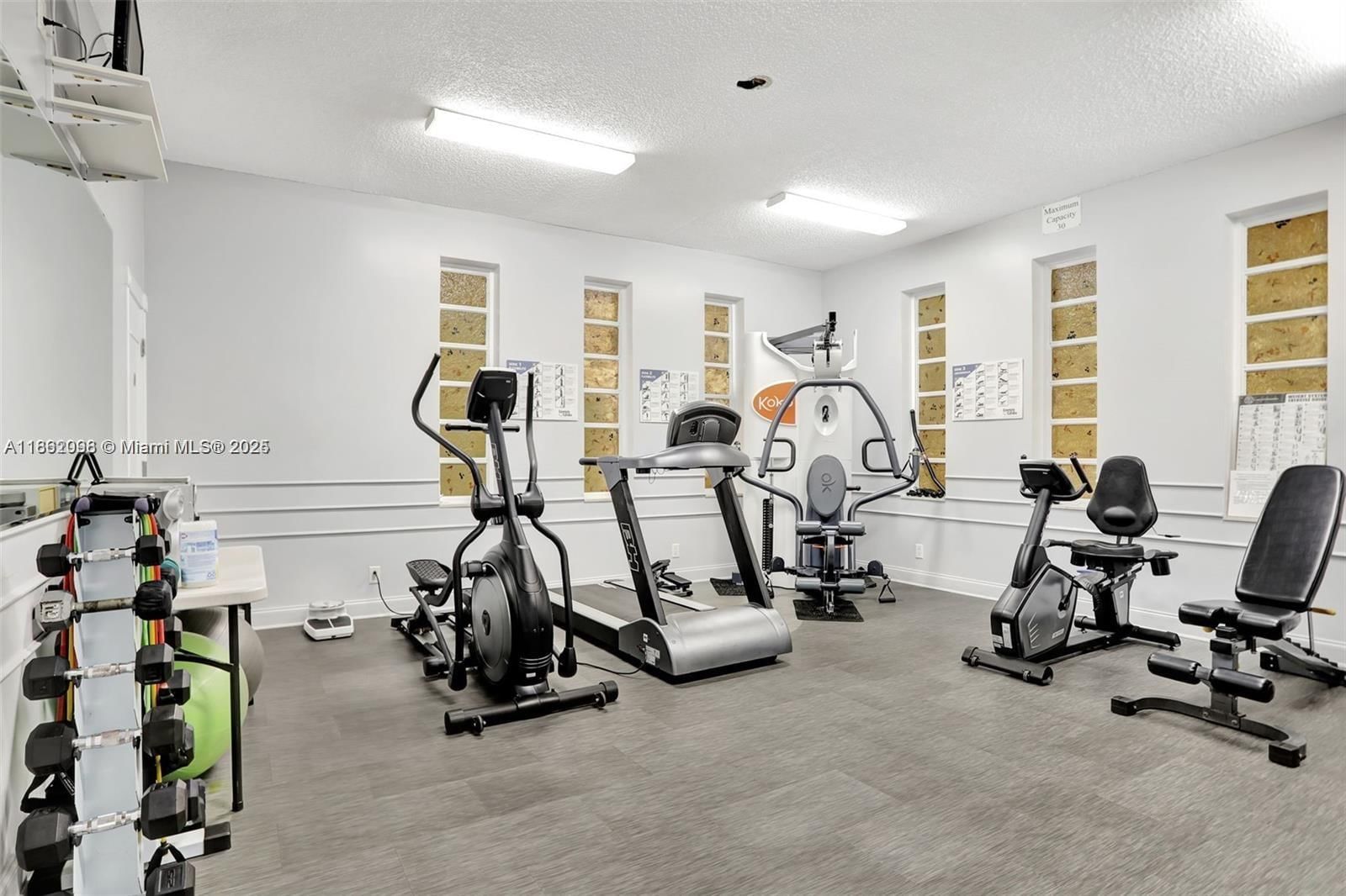 Real estate property located at 4706 36th St #402, Broward, Seagrape Gardens Condo, Lauderdale Lakes, FL