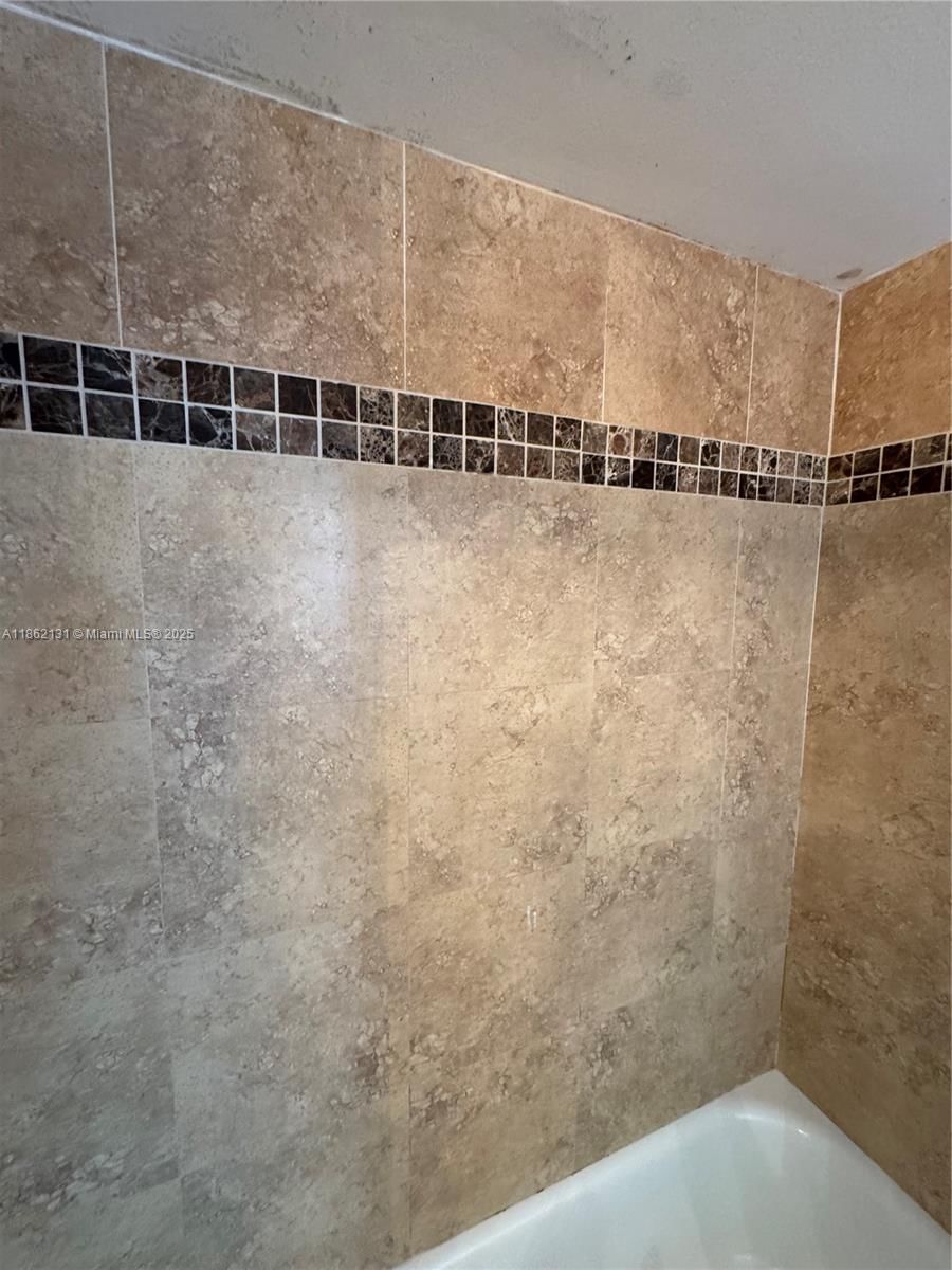 Real estate property located at 3100 Rolling Hills Cir #310, Broward, Rolling Hills Golf And Te, Davie, FL