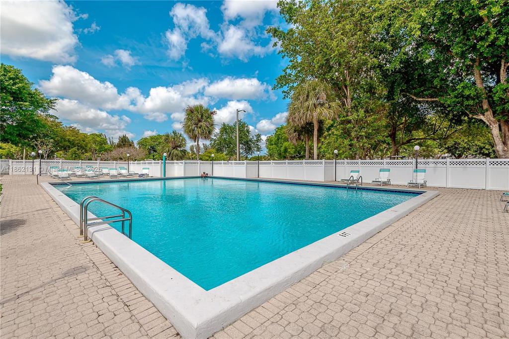Real estate property located at 3100 Rolling Hills Cir #310, Broward, Rolling Hills Golf And Te, Davie, FL