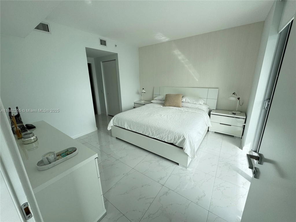 Real estate property located at 1300 Brickell Bay Dr #2608, Miami-dade, Brickellhouse Condo, Miami, FL