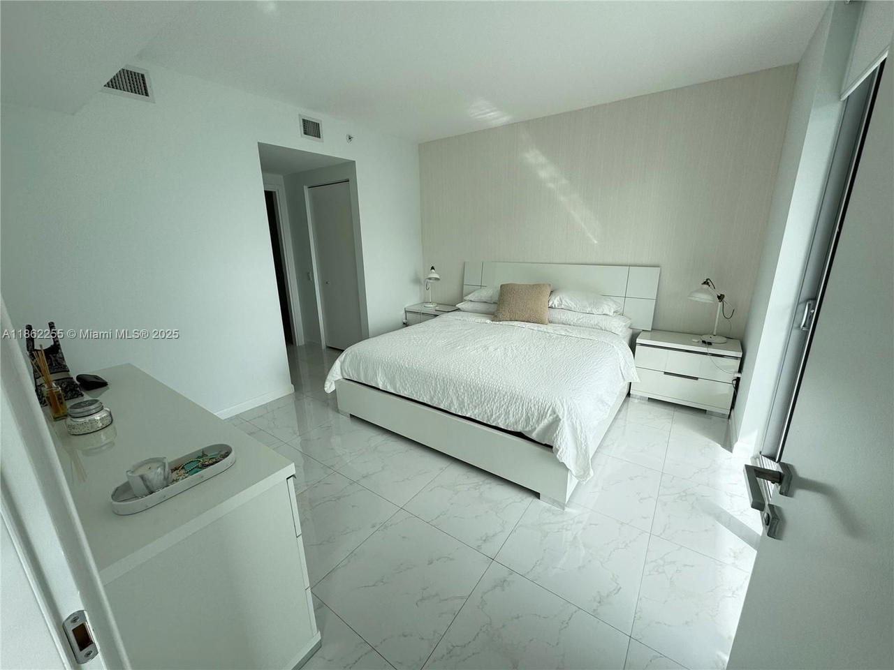 Real estate property located at 1300 Brickell Bay Dr #2608, Miami-dade, Brickellhouse Condo, Miami, FL