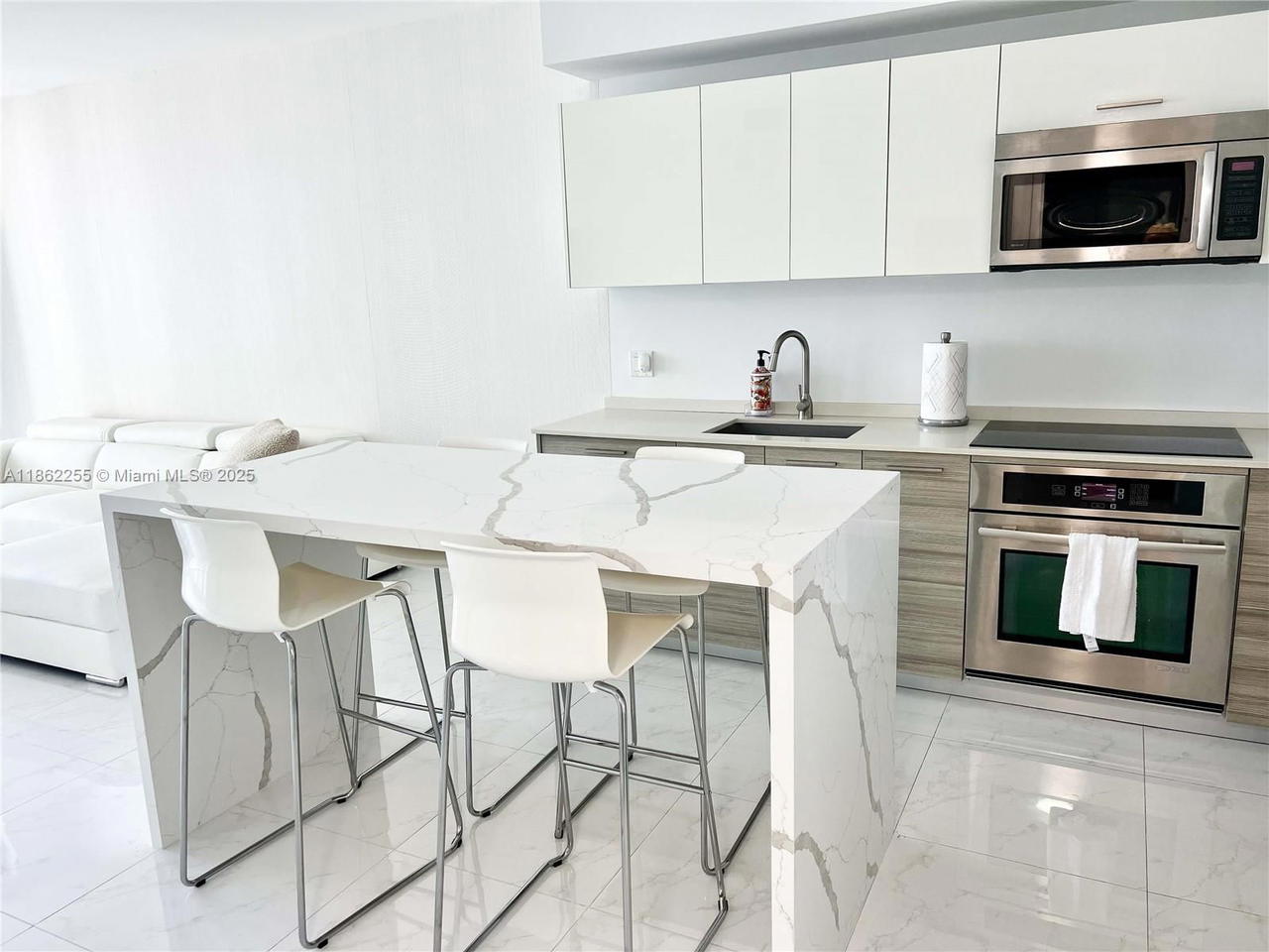 Real estate property located at 1300 Brickell Bay Dr #2608, Miami-dade, Brickellhouse Condo, Miami, FL