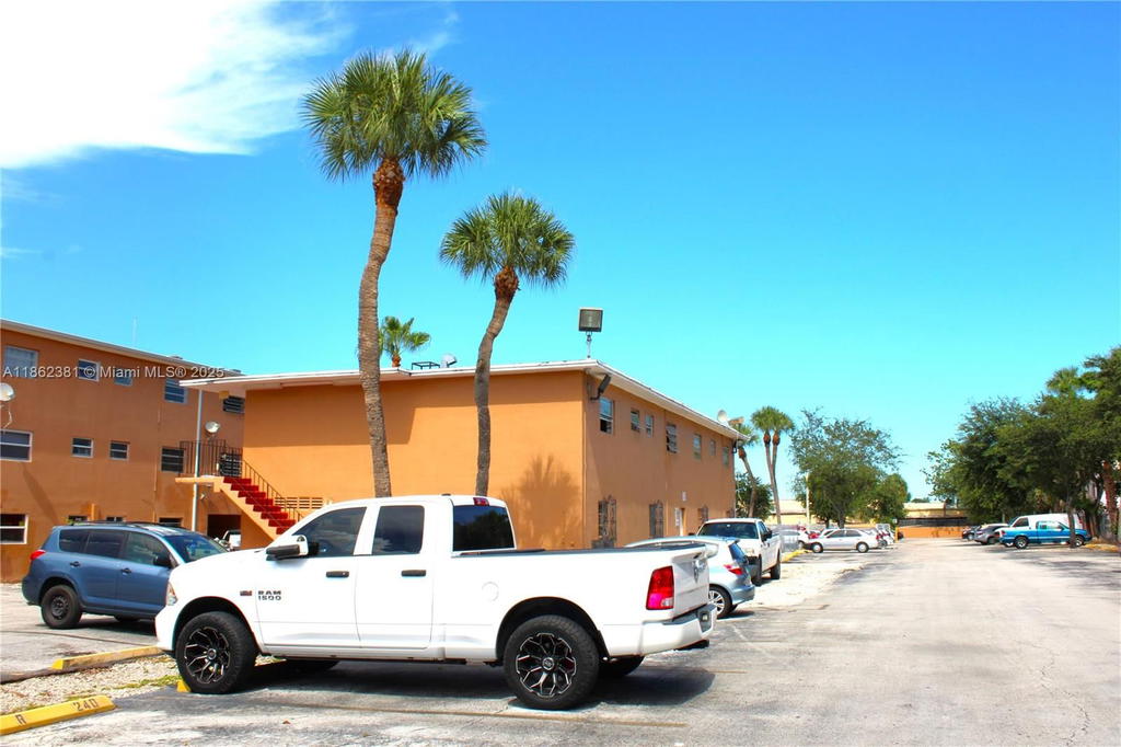 Real estate property located at 1280 54th St #308B, Miami-dade, The Kensington Condo, Hialeah, FL