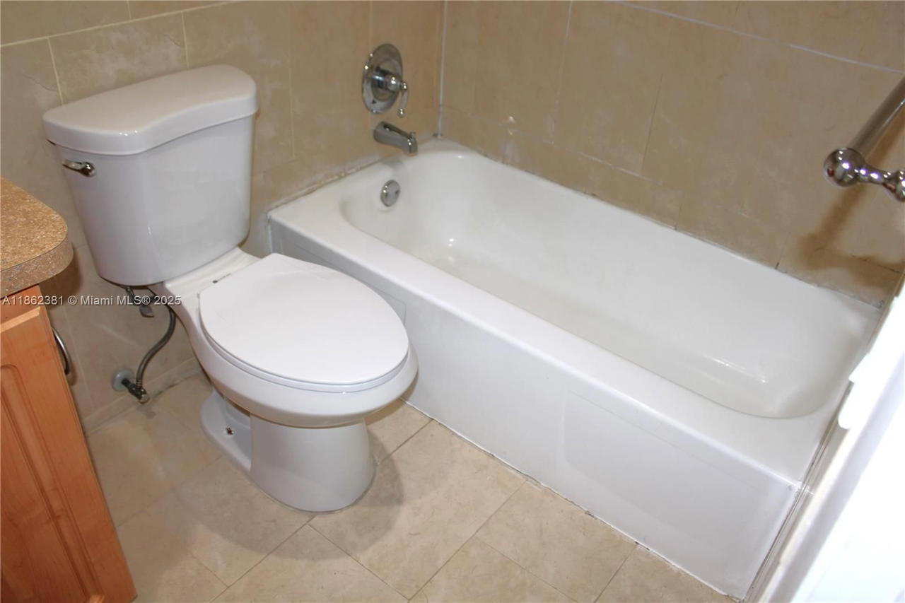 Real estate property located at 1280 54th St #308B, Miami-dade, The Kensington Condo, Hialeah, FL