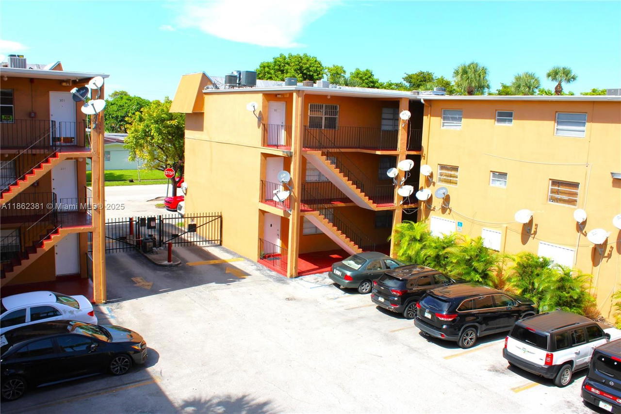 Real estate property located at 1280 54th St #308B, Miami-dade, The Kensington Condo, Hialeah, FL