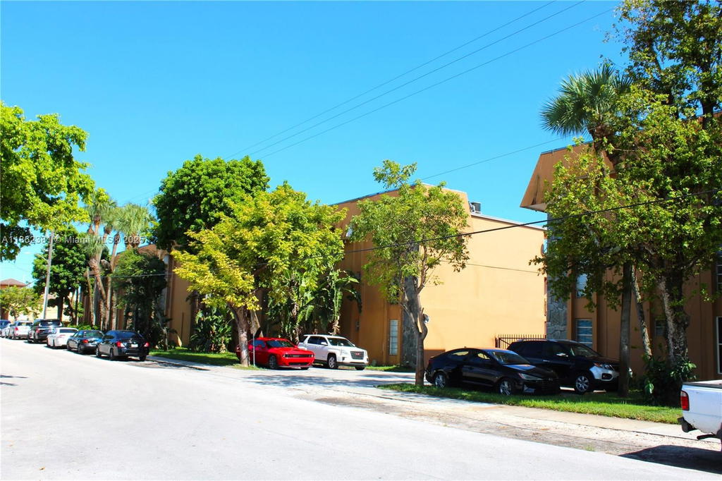 Real estate property located at 1280 54th St #308B, Miami-dade, The Kensington Condo, Hialeah, FL
