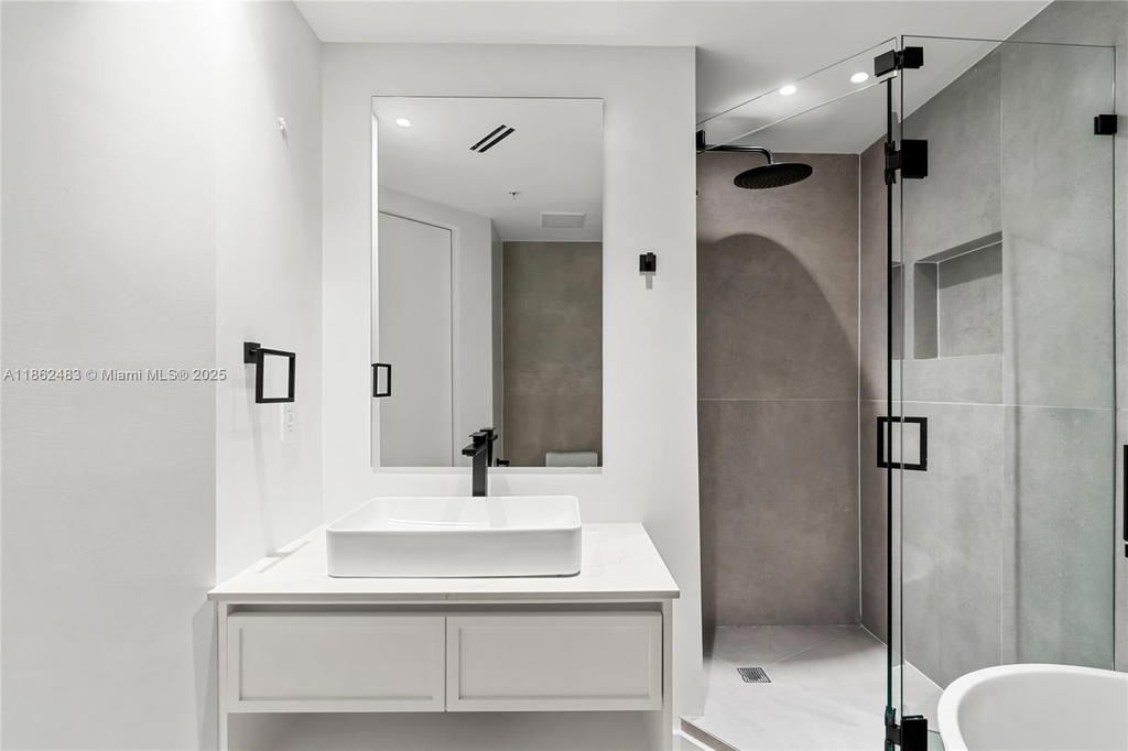 Real estate property located at 1111 1st Ave #3719-N, Miami-dade, The Axis On Brickell Ii C, Miami, FL