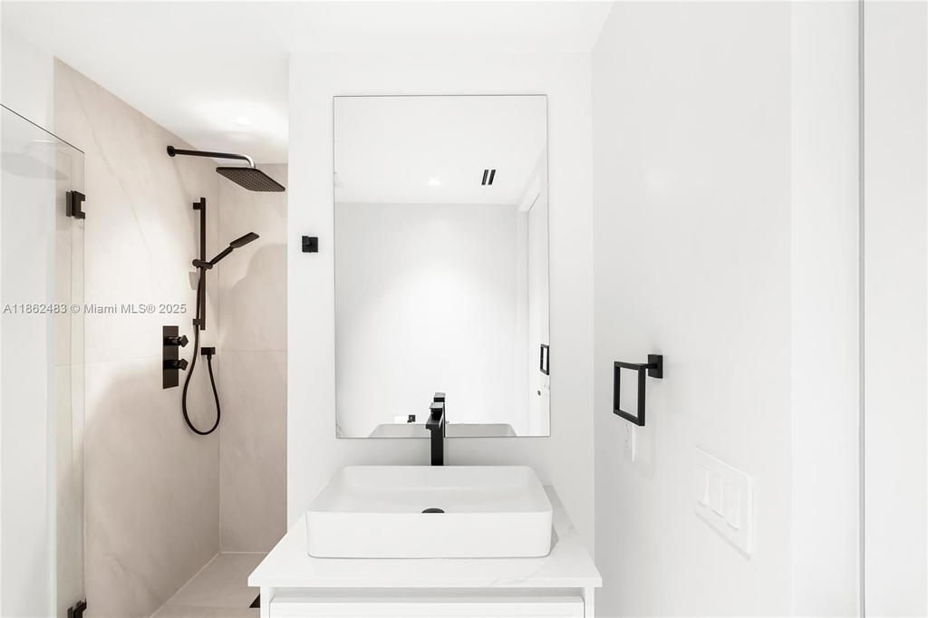 Real estate property located at 1111 1st Ave #3719-N, Miami-dade, The Axis On Brickell Ii C, Miami, FL