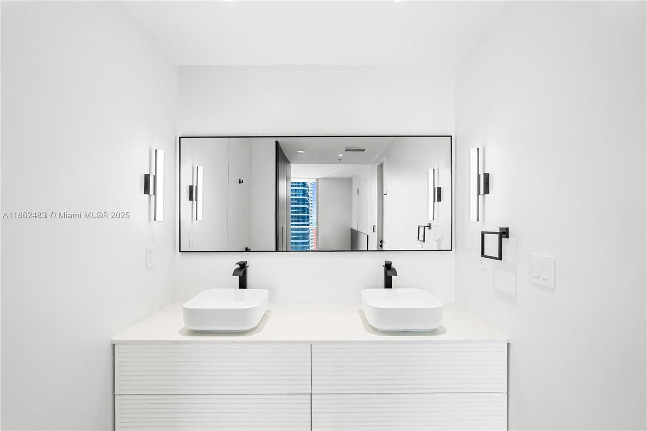 Real estate property located at 1111 1st Ave #3719-N, Miami-dade, The Axis On Brickell Ii C, Miami, FL