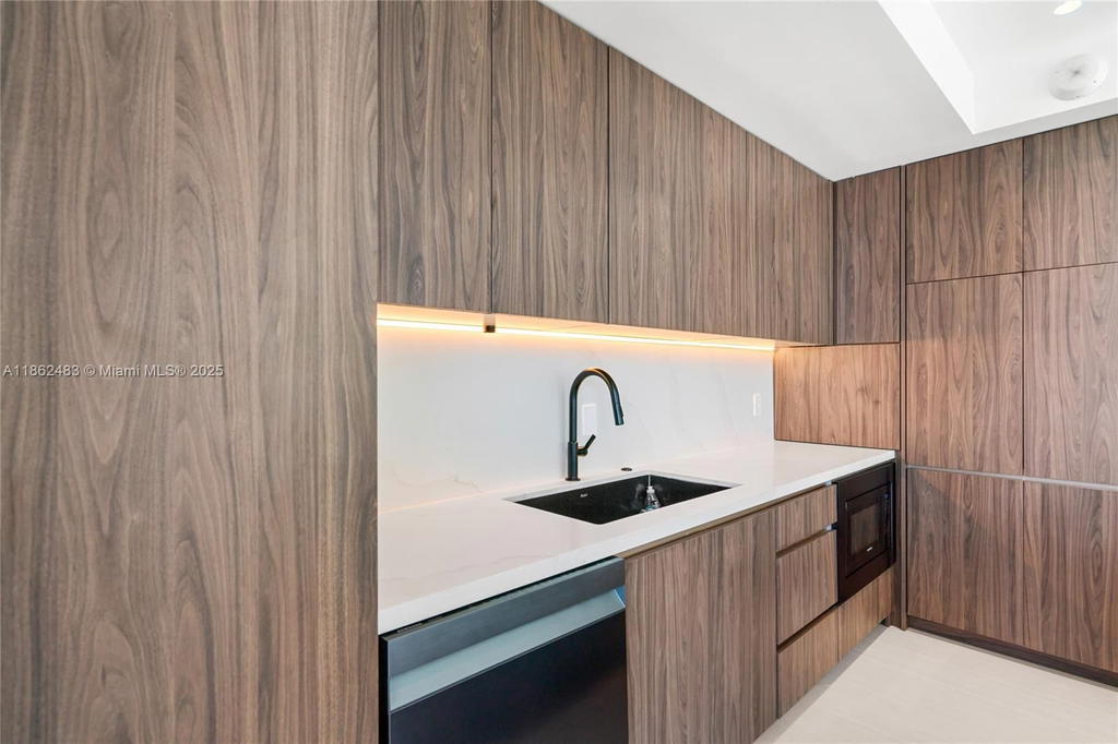 Real estate property located at 1111 1st Ave #3719-N, Miami-dade, The Axis On Brickell Ii C, Miami, FL