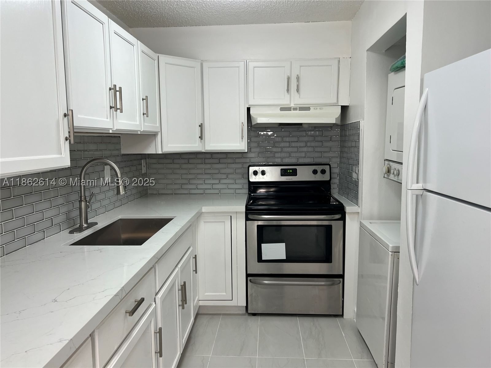 Real estate property located at 10000 80th Ct #2166, Miami-dade, Samari Lake East Condo, Hialeah Gardens, FL