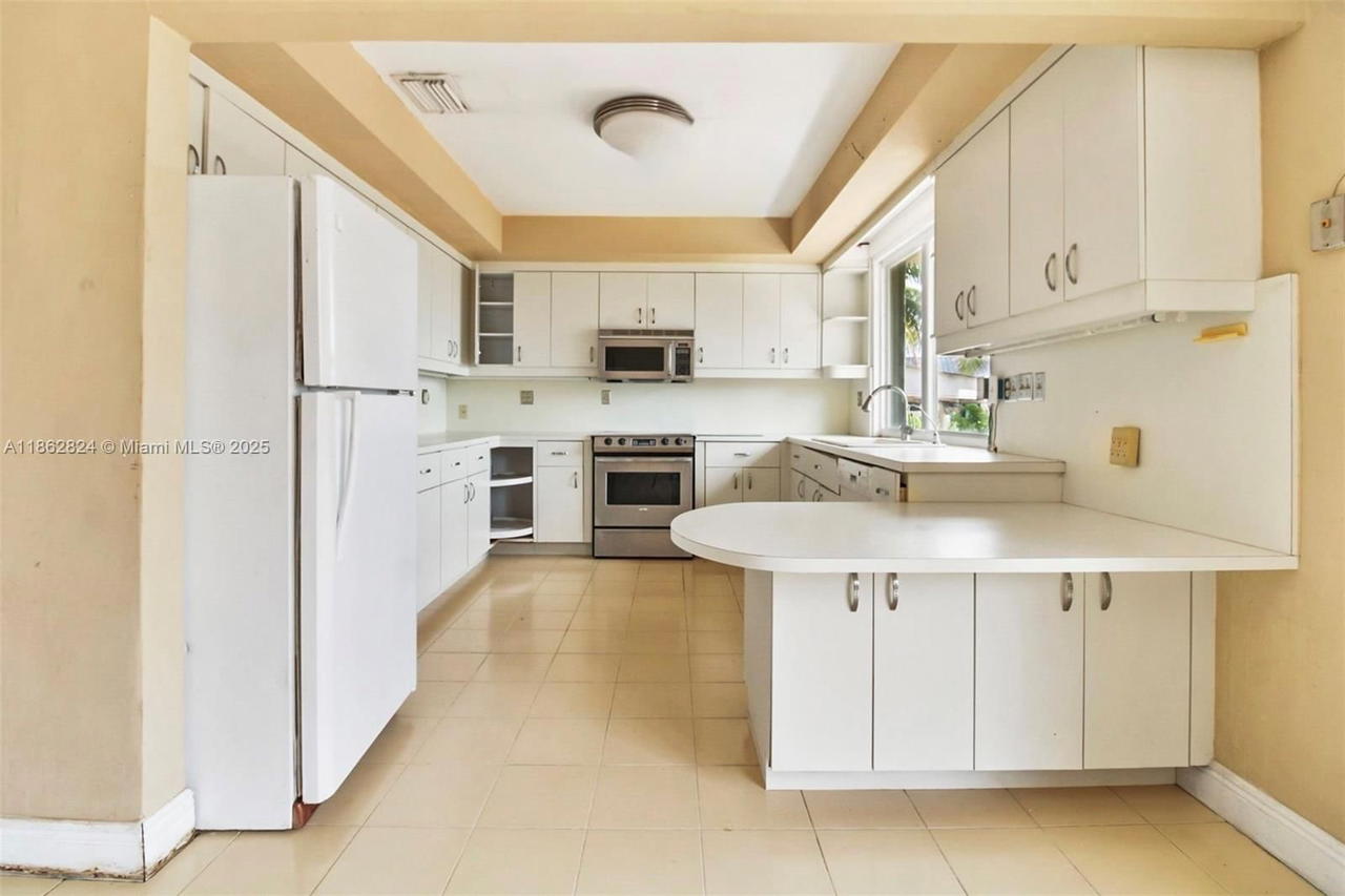 Real estate property located at 4399 89th Ave, Miami-dade, Mc Cahills Bluebird Lake, Miami, FL