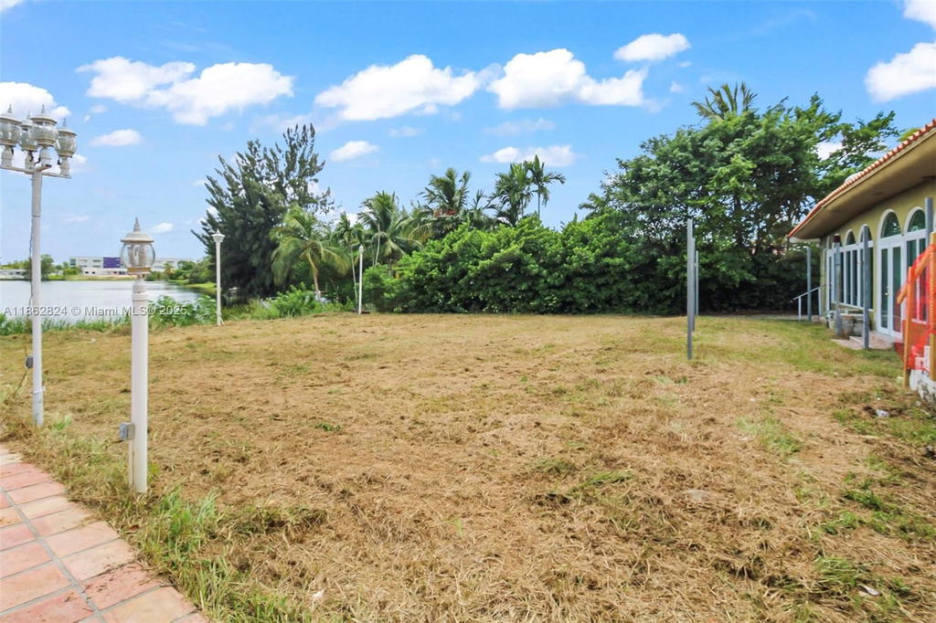 Real estate property located at 4399 89th Ave, Miami-dade, Mc Cahills Bluebird Lake, Miami, FL