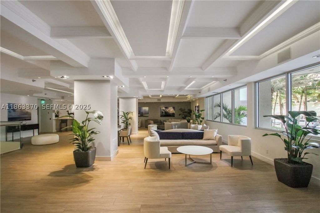 Real estate property located at 100 Lincoln Rd #1034, Miami-dade, The Decoplage Condo, Miami Beach, FL