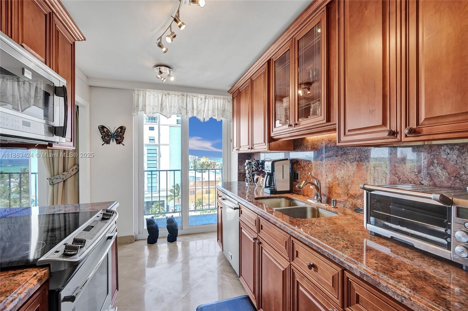 Real estate property located at 322 Buchanan St #810, Broward, Crystal Tower Inc Condo, Hollywood, FL